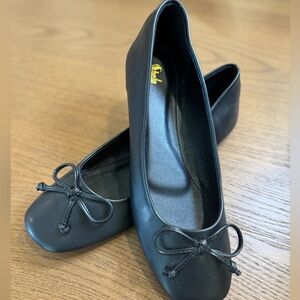 Women’s Shein Black ballet flats, bow accent, slip on, round toe - Size 8.5 NWT